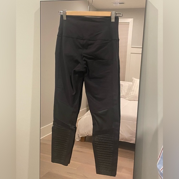 alo Moto Legging - Medium - Picture 7 of 10